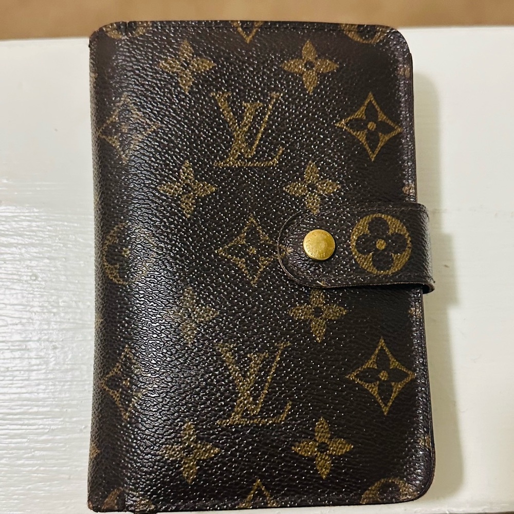 LV MONO WALLET